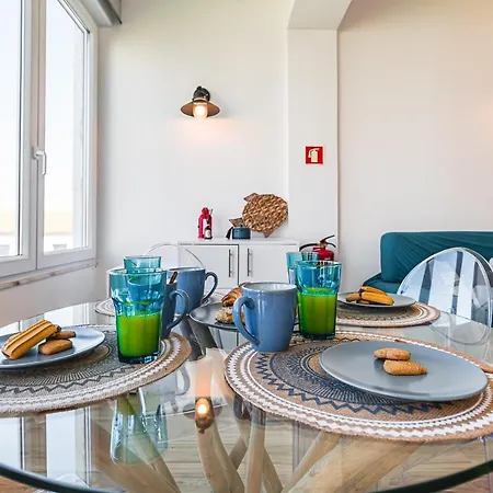 Casa Marazul - *