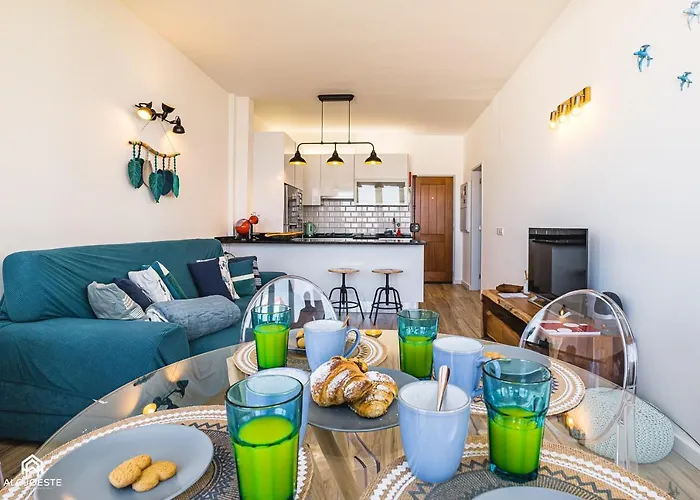 Casa Marazul - *