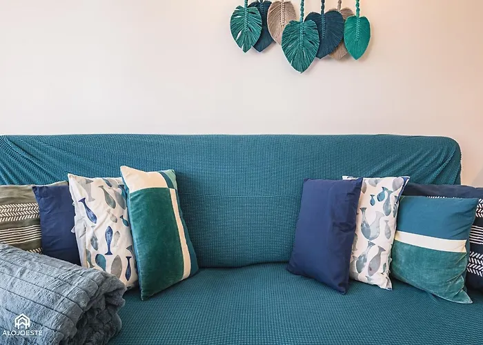 Casa Marazul - *